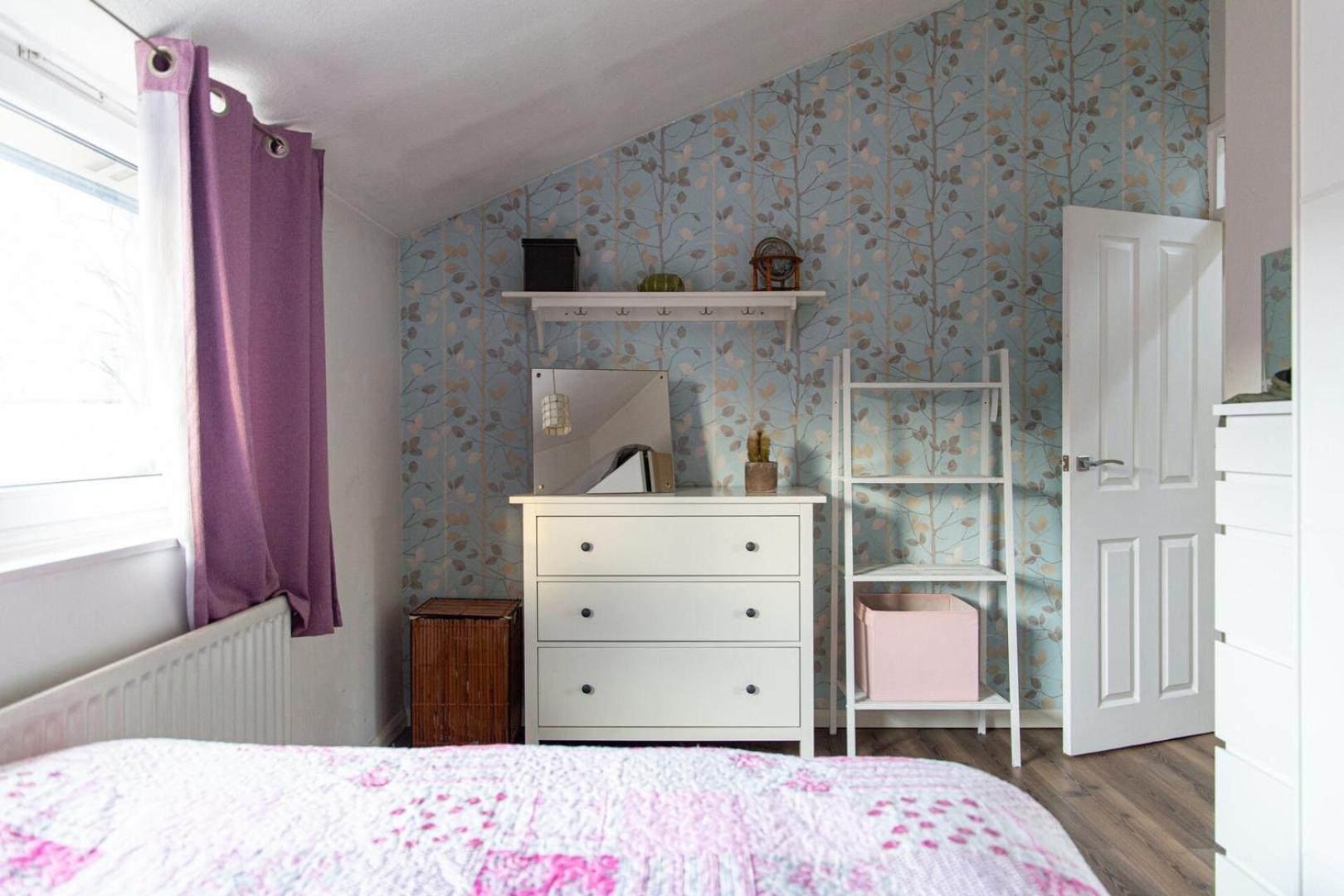 Plush For Four In Brixton Apartment *
